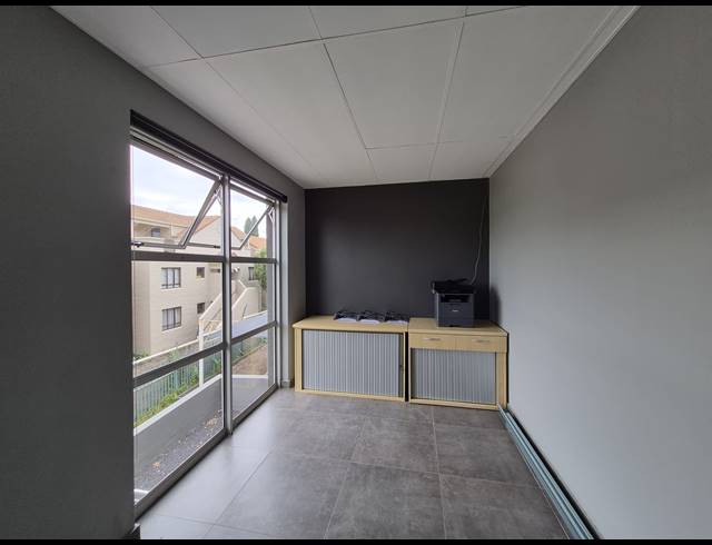 650M² OFFICE FOR SALE IN SUNNINGHILL